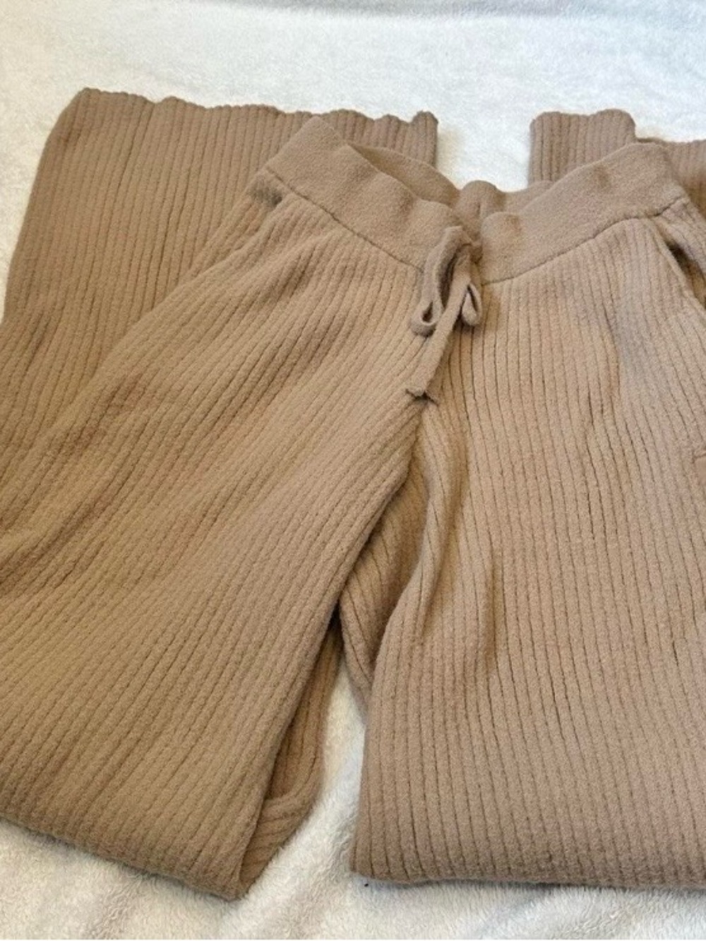 ALO Yoga Ribbed Wide-Leg Knit Pants - Camel Brown
